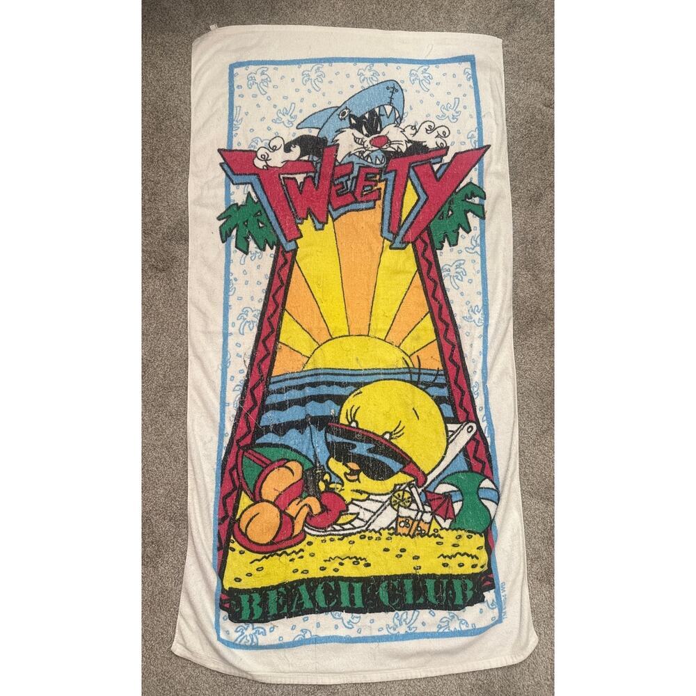 Vintage 1996 Warner Brothers "Tweety Beach Club" Beach Towel, Printed in the USA